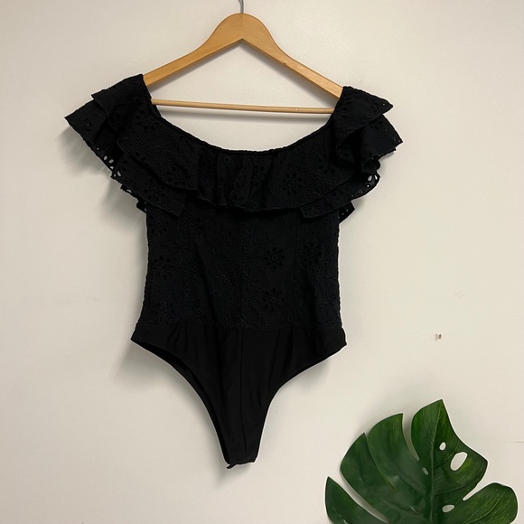 Tea & Cup Eyelet Ruffle One Piece Bodysuit size small - Picture 5 of 6